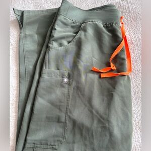 Women’s Moss Kade™ - Cargo Scrub - size L